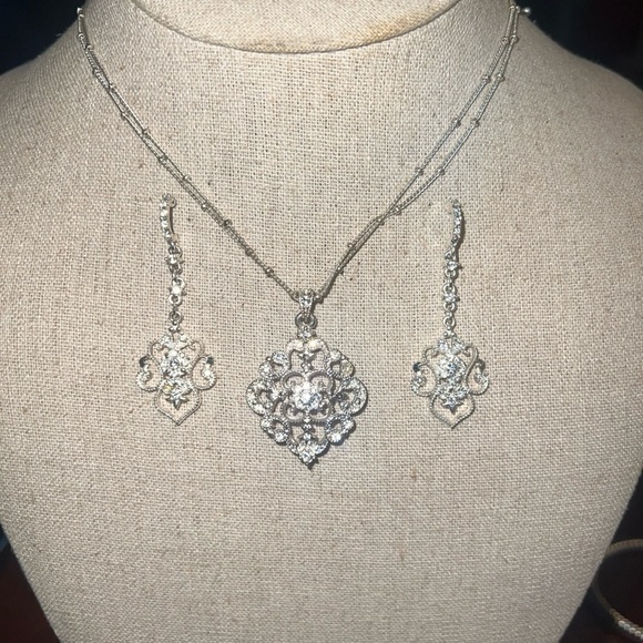 Avon Drop Necklace And Earrings Set Silvertone Vintage Obsolete - Picture 5 of 10